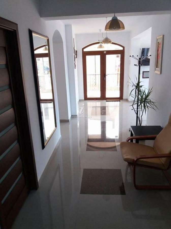 Апартаменты Casa Adrian Доуэ-Май Экстерьер фото